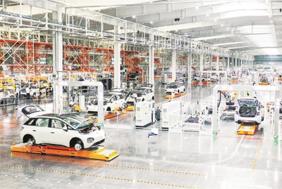 位于柳東新區(qū)內(nèi)的上汽通用五菱寶駿基地內(nèi)的島式精益制造工廠。記者 覃科 攝